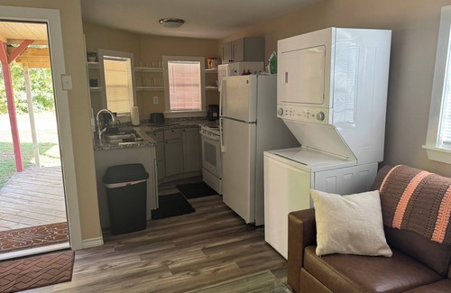 Nacogdoches Cabaña | Charming 1-bedroom cottage in Nacogdoches with WiFi, AC, and privacy
