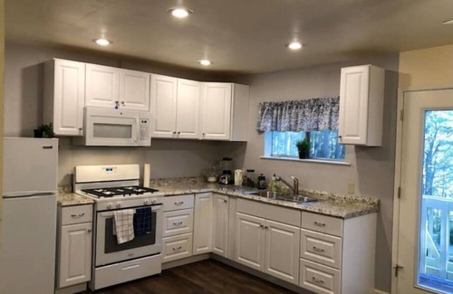 Nevada City Apartamento | Charming 1 Bedroom Haven in the Trees