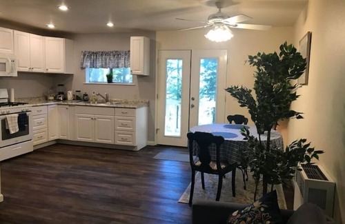 Nevada City Apartamento | Charming 1 Bedroom Haven in the Trees