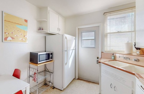 Ocean Park Casa | Charming 1 Bedroom Santa Monica Cottage 3 Blocks to beach!!