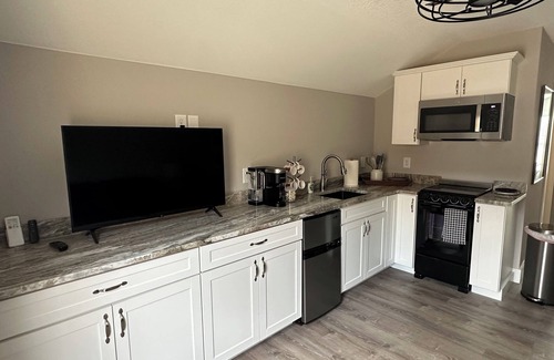 Young Harris Apartamento | Charming 1-bedroom apt in lovely Young Harris with AC, WiFi and Highland Cows!