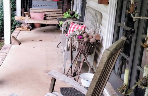 Ashville Apartamento | Charming 1 BR Lake Access Apartment in delightful Ashville
