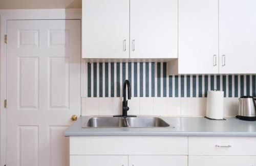 South Surrey Apartamento | Charming 1 br Retreat in South Surrey White Rock