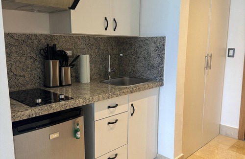 Barrio La Fortaleza Vieja Apartamento | Charming 1-Suite apartment in gorgeous Samaná Bay with AC, WiFi, Infinity Pool