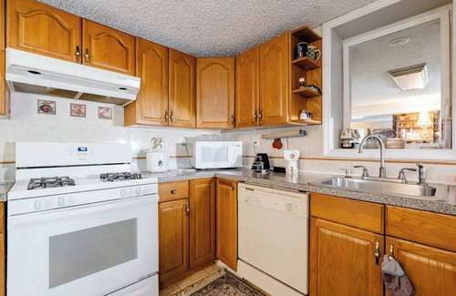 Cherry Hill Casa | Charming 1-bed/bath in a house Near PATCO TRAIN station ASHLAND, Cherry Hill, NJ