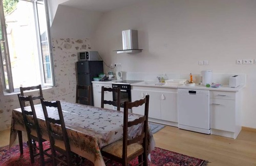 Herisson Apartamento | Casa medieval con jardín, 2 dormitorios y cerca de la naturaleza