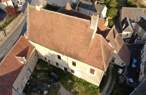 Herisson Apartamento | Casa medieval con jardín, 2 dormitorios y cerca de la naturaleza