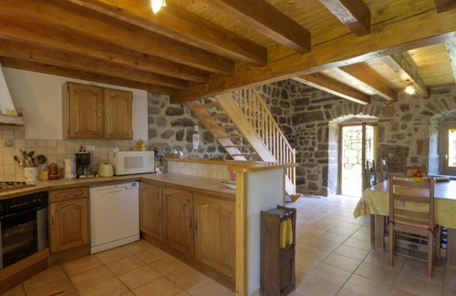 Burdignes Cabaña | Casa rural de 3 dormitorios con chimenea, jardín y wifi en plena naturaleza