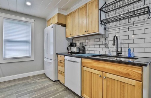 Salem Casa | Charming 1825 Farmhouse Near Boston & Canobie Lake