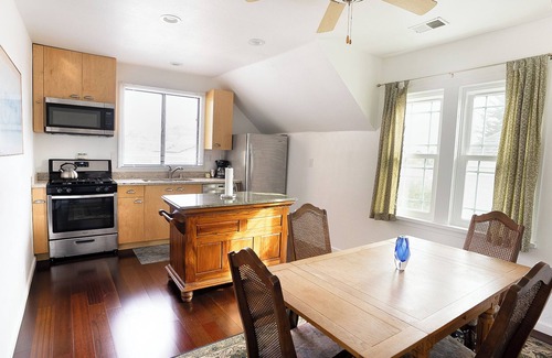 Petaluma Casa | Walking Historic West Petaluma-2bd / 2ba