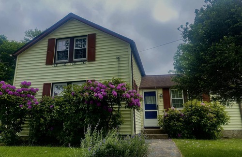 Pawcatuck Casa | Charming 1870s Home Near Beaches and Casinos