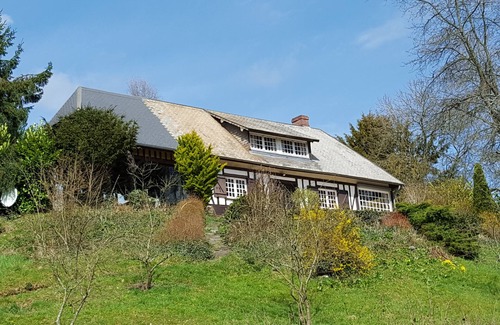 Broglie Casa | Encantadora casa de Normandía del siglo XVIII junto al río a 150 km de París