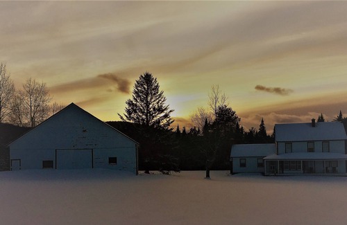 Lake Placid Otro | Encantadora granja de 1900 en Lake Placid con espacio al aire libre