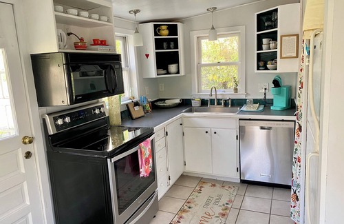Old Saybrook Cabaña | Charming 1920's no frills cottage in peaceful Old Saybrook