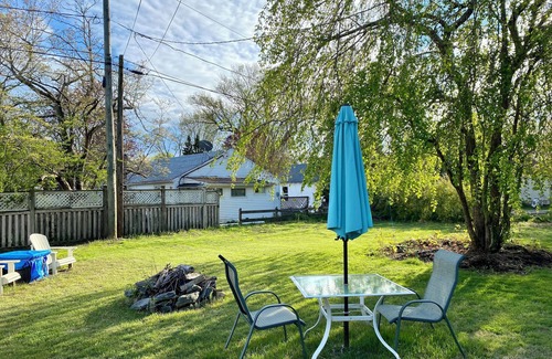 Old Saybrook Cabaña | Charming 1920's no frills cottage in peaceful Old Saybrook