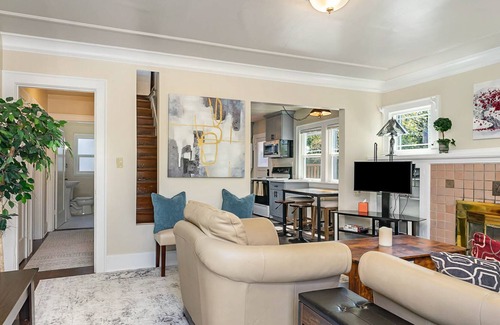 Wallingford Casa | Charming 1920s home in a prime location with W/D, AC, and water access