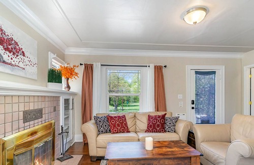 Wallingford Casa | Charming 1920s home in a prime location with W/D, AC, and water access