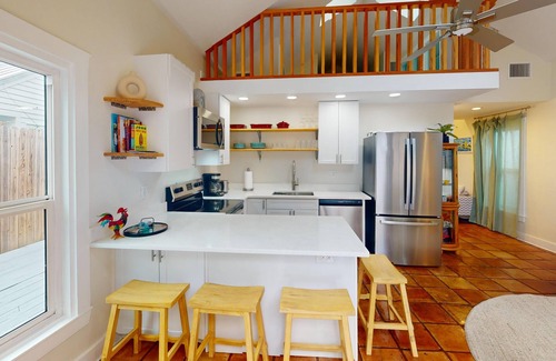 Truman Annex Casa | Charming 1923 2 Bedroom, 1 Bath home with bonus loft.