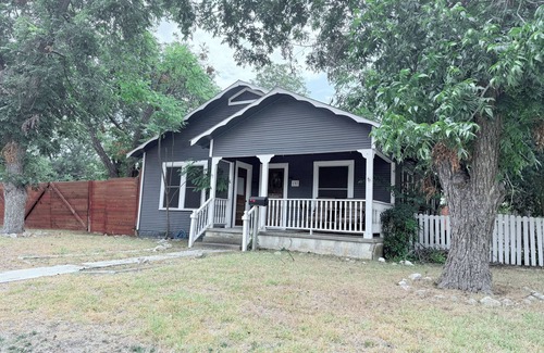New Braunfels Casa | Charming 1930's Downtown New Braunfels Home only half of mile from city center