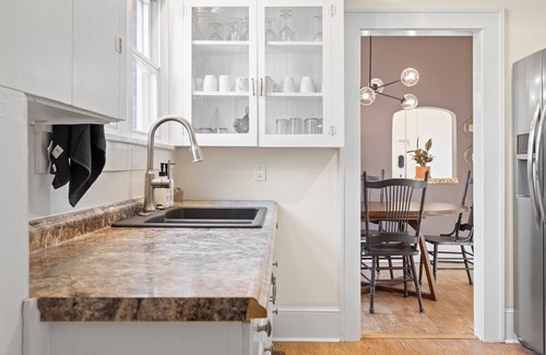 Hendersonville Casa | Charming 1930s bungalow in Hendersonville, NC- book today!