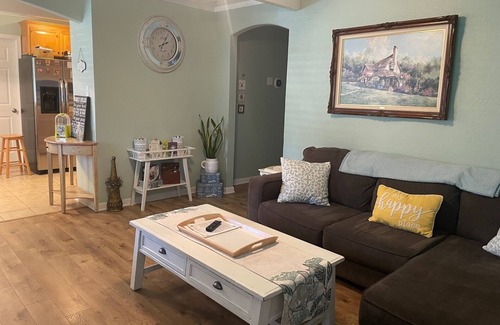 Auburn Casa | Charming 1950's Bungalow for 5