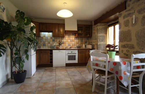 Saugues Cabaña | Encantadora casa rural del siglo XIX en el corazón de la Margeride, ideal para familias y senderistas.