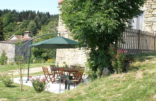 Saugues Cabaña | Encantadora casa rural del siglo XIX en el corazón de la Margeride, ideal para familias y senderistas.