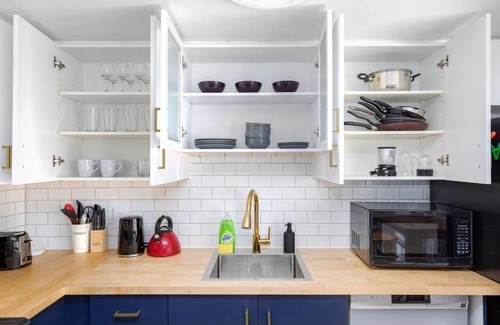 King West Village Casa | Charming 1BD Townhouse Near Lake