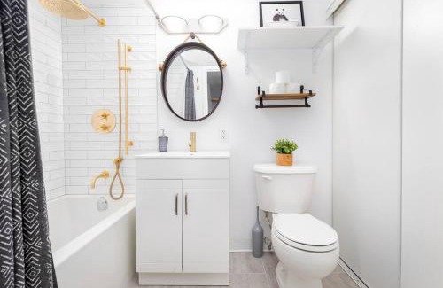 King West Village Casa | Charming 1BD Townhouse Near Lake