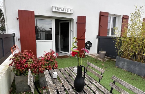 Cambo-les-Bains Apartamento | Acogedor T1Bis en Cambo-les-Bains con Terraza y Wifi