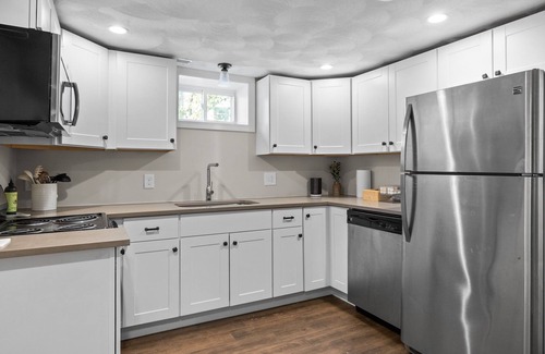 Reading Apartamento | Charming 1BR apt -close to public transit -has parking -30min drive to BOS/Salem