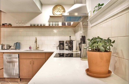 Bloomingdale Apartamento | Charming 1BR Apt on Hidden Park in Historic DC!