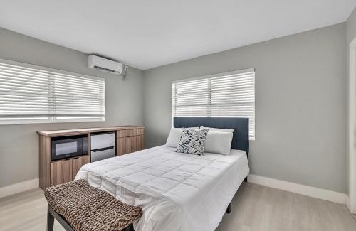 North Beach Apartamento | Charming 1BR Beachside Walk to Hollywood Dania Beach