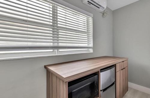 North Beach Apartamento | Charming 1BR Beachside Walk to Hollywood Dania Beach