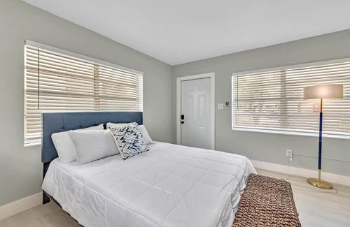 North Beach Apartamento | Charming 1BR Beachside Walk to Hollywood Dania Beach