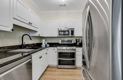 Vaught Condominio | Charming 1BR Condo in Savannah Shores