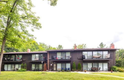 Lake Geneva Apartamento | Charming 1BR Condo with Patio, Near The Lake Geneva