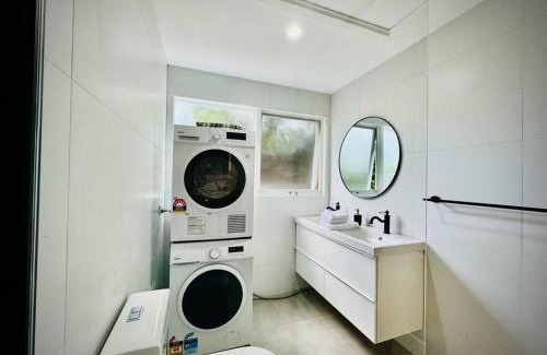 Wantirna South Casa | Charming 1BR Granny Flat Conveniently Located near Knox Shopping Center