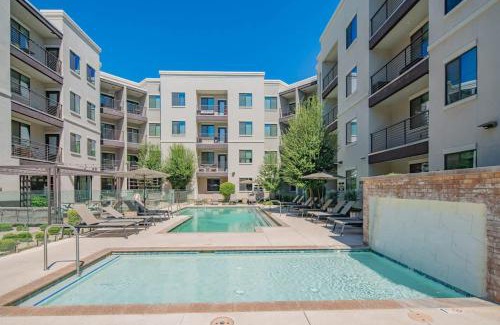 Orange Heights Apartamento | Charming 1BR in Uptown Biltmore Gym Pool Parking