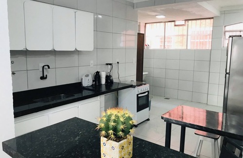 Vila Julia Apartamento | Charming 2-bedroom apartment in terrific Vila Julia Guarujá with AC