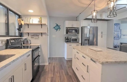 Estate Green Cay Condominio | Charming 2-bd condo in lovely Christiansted w/ Beach access, Golf, Pickleball +
