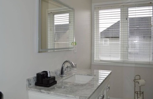 Ajax Casa | Charming 2-BDR Upper Floor Retreat in Ajax