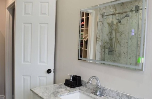 Ajax Casa | Charming 2-BDR Upper Floor Retreat in Ajax