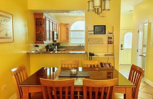 Bodden Town Condominio | Charming 2-bdrm beachfront condo in serene Bodden Town, including a renter car!