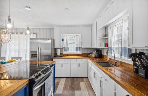 Riviera Beach Casa | Charming 2-bedroom House in Panama City Beach, Walk to Beach!