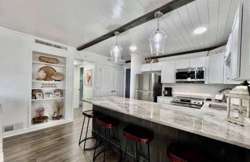 Upper Grand Lagoon Condominio | Charming 2-bedroom condo with Marina views in Panama City Beach, FL