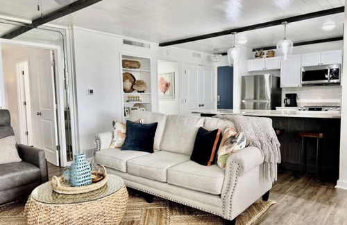 Upper Grand Lagoon Condominio | Charming 2-bedroom condo with Marina views in Panama City Beach, FL