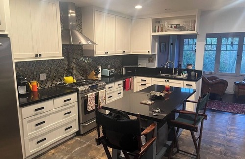 Cypress Park Casa | Charming 2 bed 2 bath -Zen Garden Sanctuary in the City