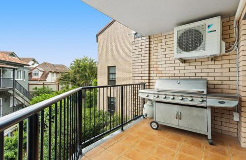 New Farm Apartamento | Charming 2-Bed Apartment with City Views