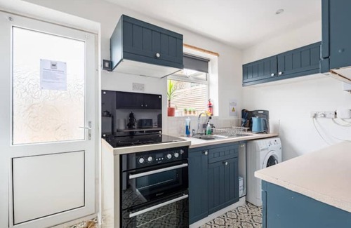 Newton St Loe Casa | Charming 2 Bed House Free Parking, Garden. 10 min drive to Bath Central